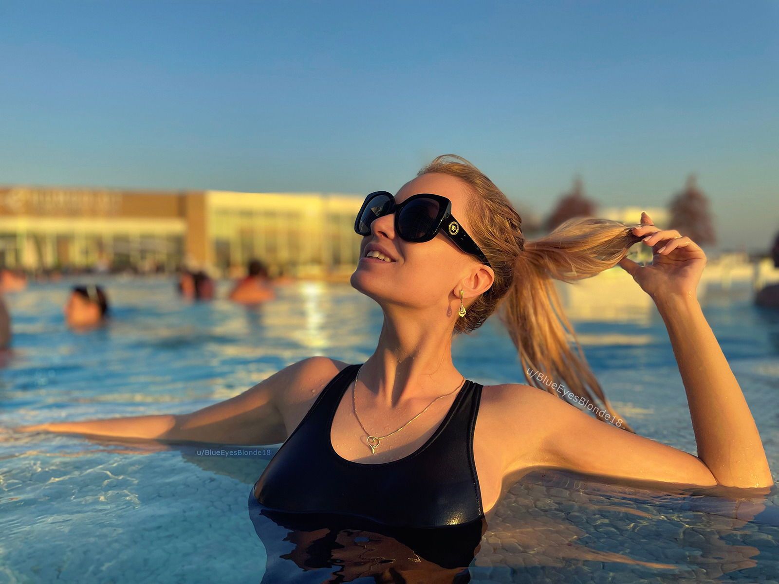 blueeyesblonde18 banner