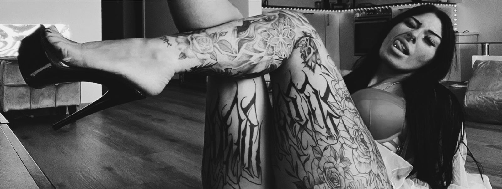 eleynarei_hot banner